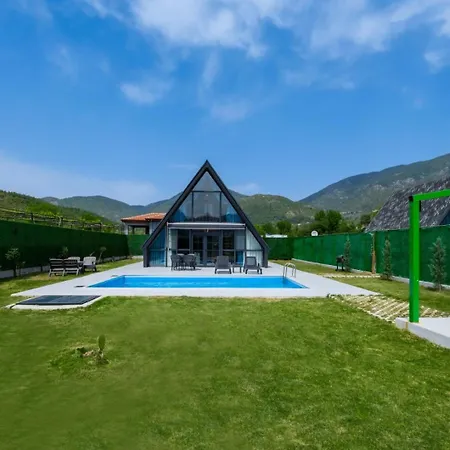 Woody Hotel 4*