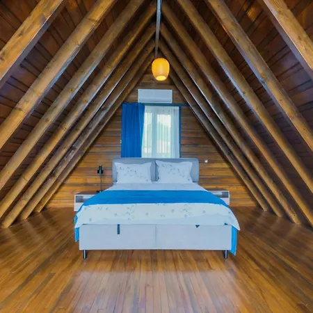 Woody Hotel